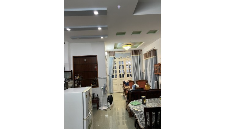 6.3 tỷ- 96m2- Rộng 8m- 4 tầng kiên cố- Hẻm ô tô- Nguyễn Duy Trinh-Quận 2.
